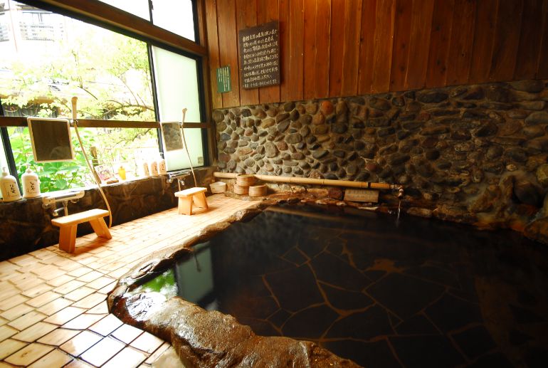 Inside of a Yu-goya, separate men's and women's bathhouse  Woman's bath