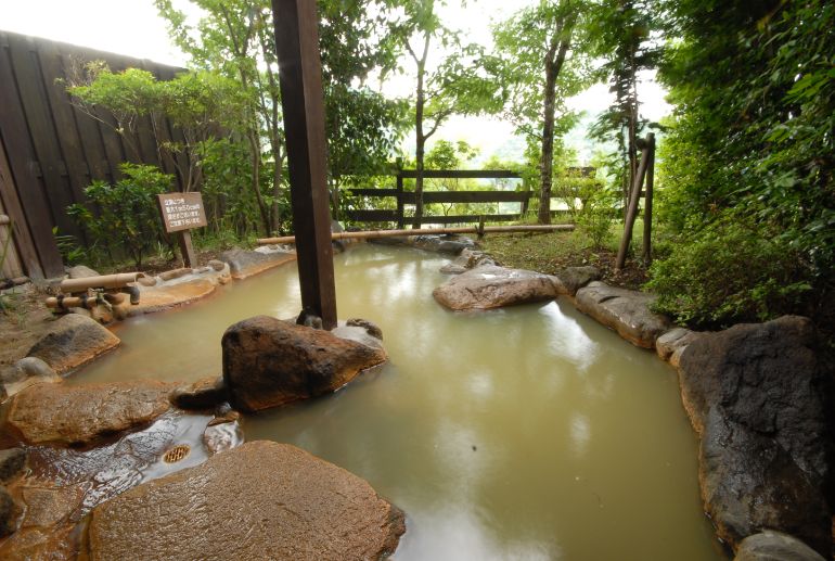 Open-air bath in maisonette-type guest room Yamatsubaki