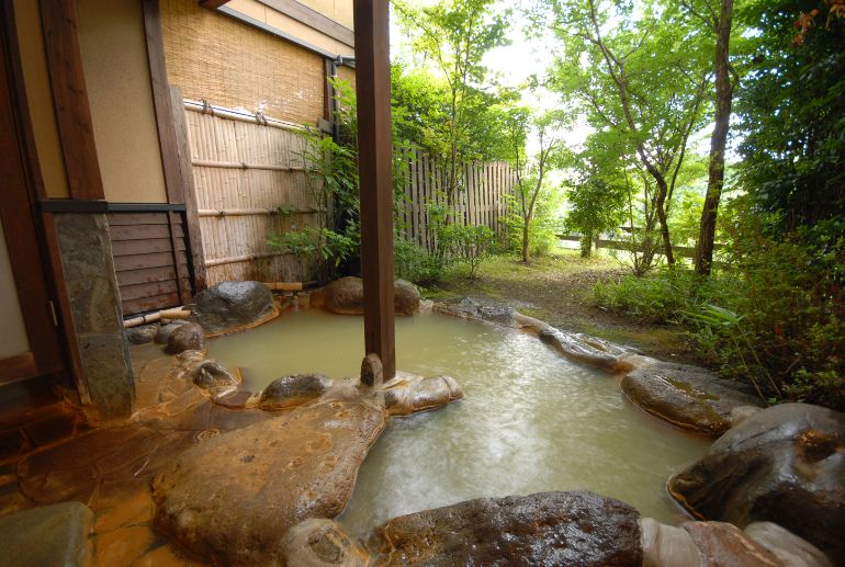 Open-air bath in maisonette-type guest room Yamaboshi