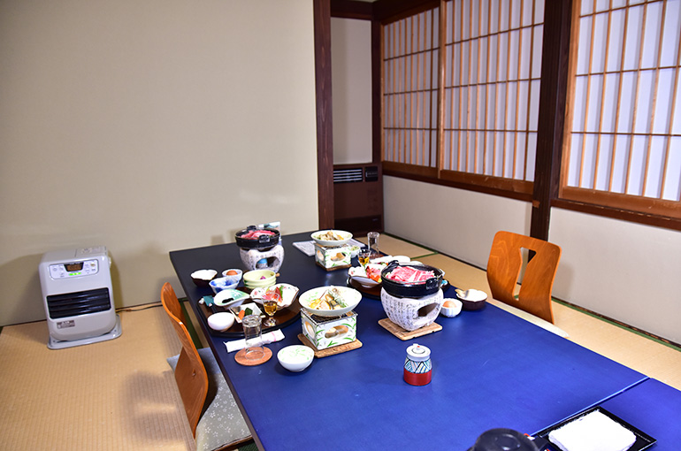 個室の食事処(2023年12月撮影)