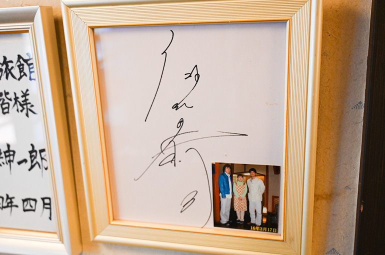 左が唐沢寿明さんで、右が伊藤英明さんのもの