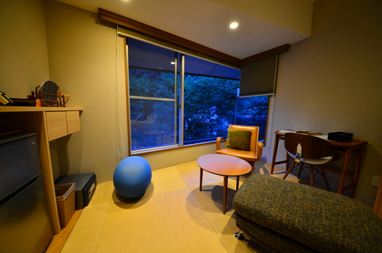 (7) New Japanese-style guest room with modern bed (King bed) Room 305