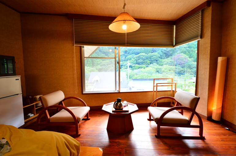 (8) Japanese-style twin room (with low bed) Room 301