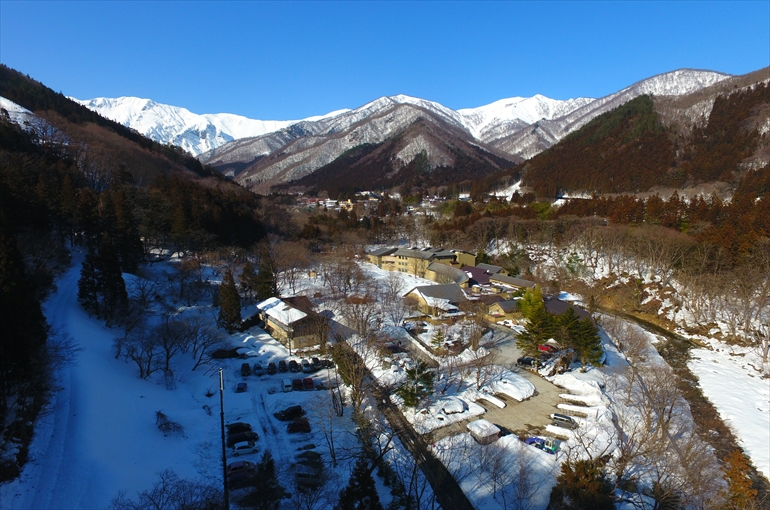 上空から見る冬の「別邸 仙寿庵」（2月撮影）
