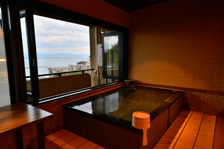 「503番地」（中川木工芸コンセプトルーム）の客室付き露天風呂