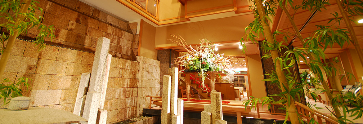 琵琶湖畔に佇む、高級感あふれる人気の大型温泉宿