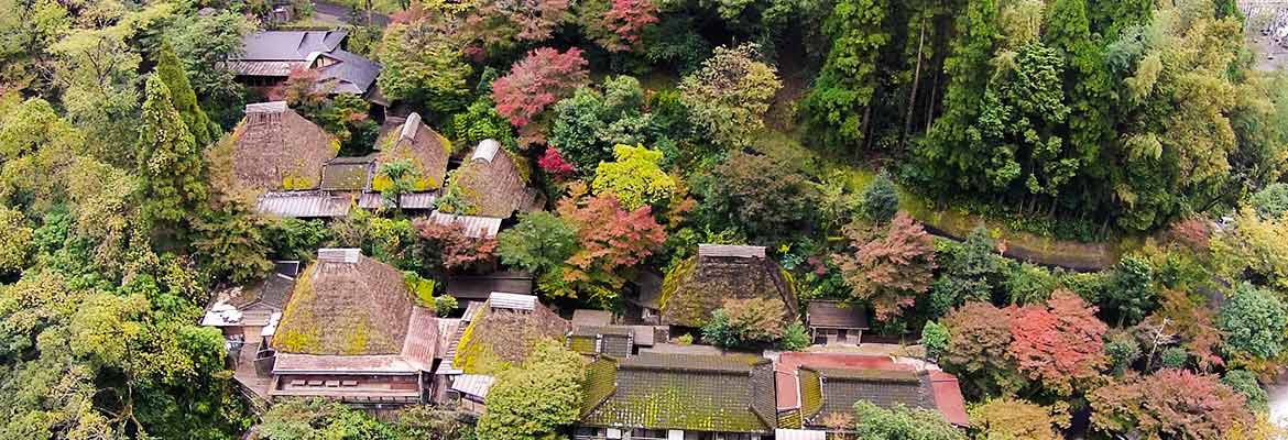 日本の原風景を残す茅葺きの宿